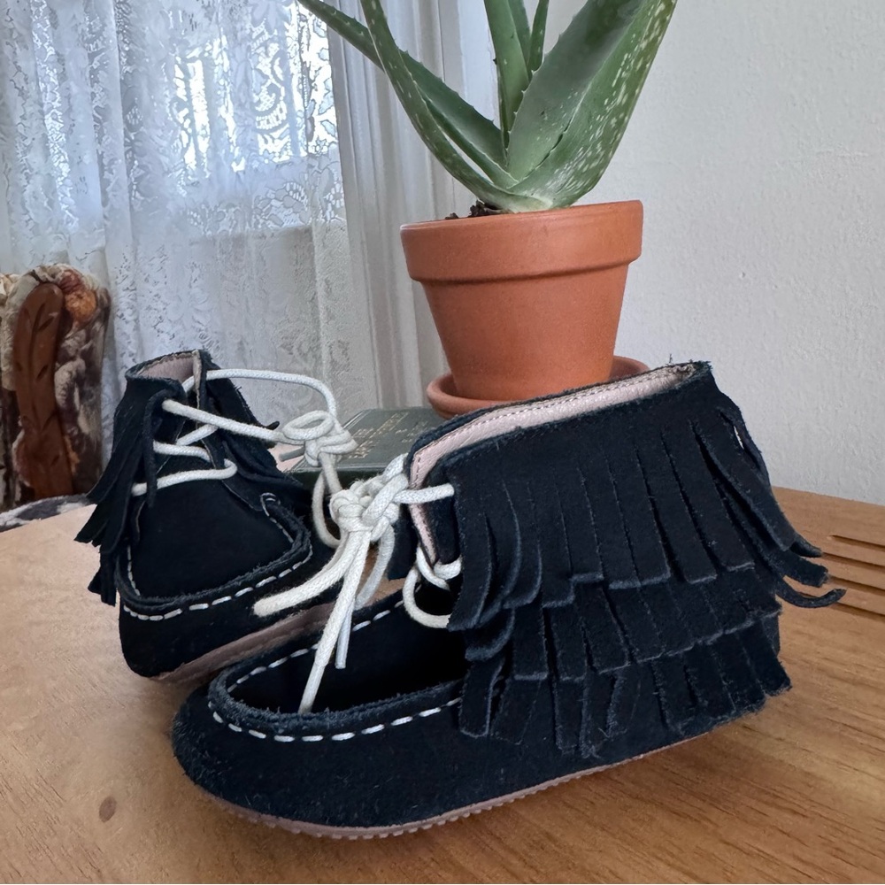 Monkey Feet Black Leather Fringe Moccasins 2-3Y | Boho | Minimalist | Neutral